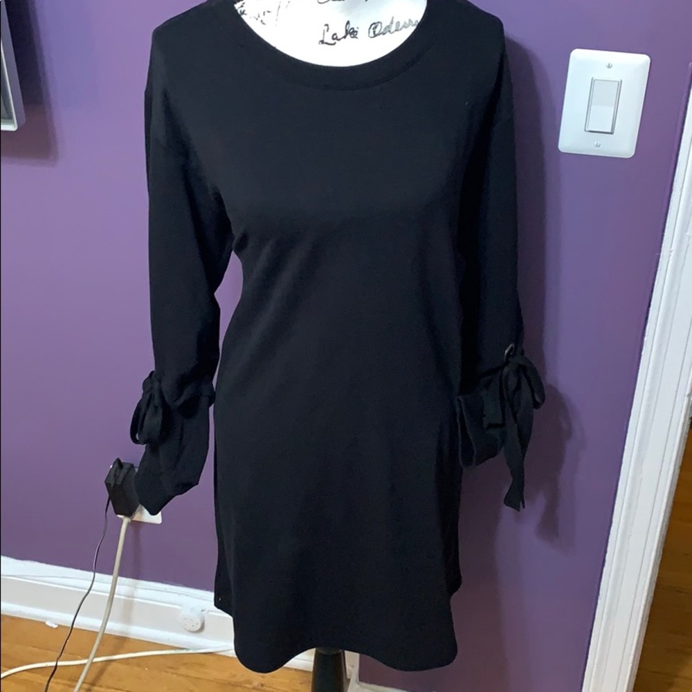 Vince Camuta knit dress 👗 with bowtie sleeves